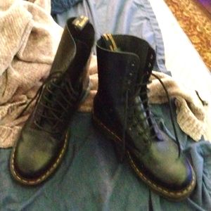 Dr.Martin 12 hole boots